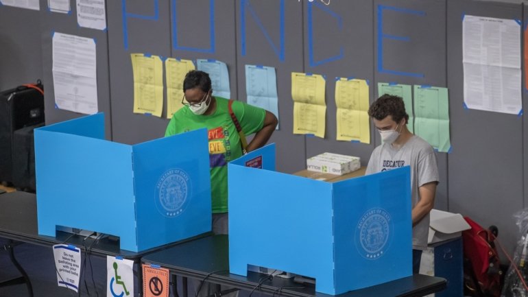 As eleições realizadas na terça-feira ficaram marcadas por &quot;longas filas e por problemas na contagem dos voto&quot;