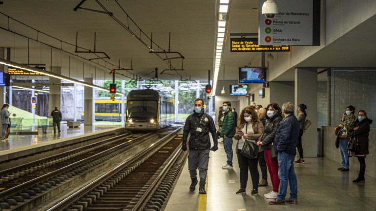O metro do Porto viu a procura aumentar em 14% ao mesmo tempo que as multas se reduziram em 17%