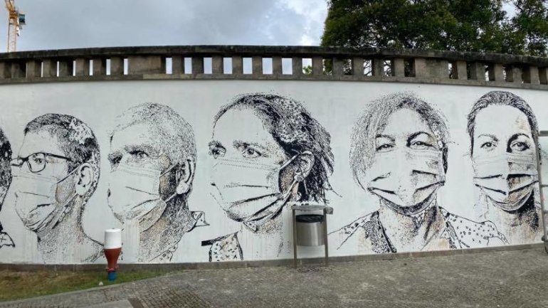 Imagem do mural no Hospital de São João partilhada pelo eurodeputado Manuel Pizarro e vereador do PS ca Câmara do Porto, nas redes sociais