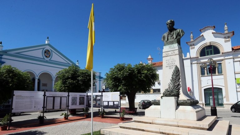 Largo da Câmara Municipal, em Reguengos de Monsaraz