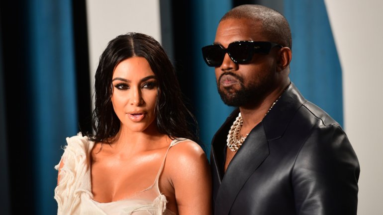Kim Kardashian defendeu o marido nas redes sociais. Ainda assim, há quem já antecipe o divórcio