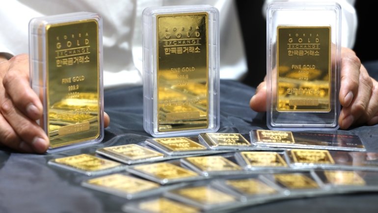 O ouro atingiu o seu nível mais alto em 2011, quando subiu para 1.900 dólares