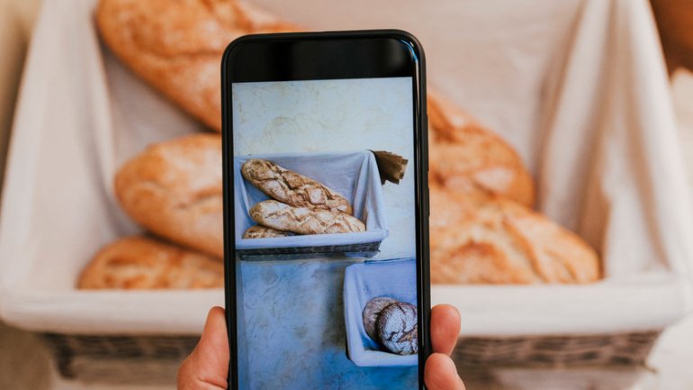 o iPão serve como ponte que liga padarias que fazem entrega de pão fresco e têm frotas definidas aos clientes que estão interessados em receber o produto nas suas casas