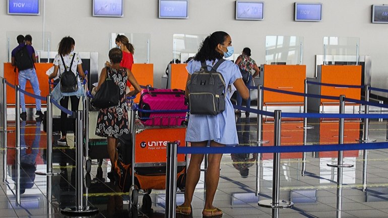volta a alertar os seus clientes para a obrigatoriedade de os passageiros para Bissau (e para Lisboa) serem portadores de um teste negativo para covid-19 realizado nas últimas 72 horas antes do voo