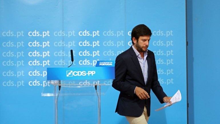Francisco Rodrigues dos Santos insurgiu-se contra as &quot;tentativas públicas para destabilizar&quot; o CDS
