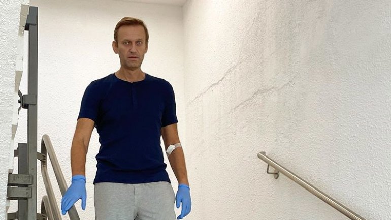 Esta segunda-feira, Navalny também criticou os inquéritos preliminares efetuados pela polícia de transportes russos devido à sua hospitalização após a doença no avião, sem que tenha sido iniciado um inquérito oficial