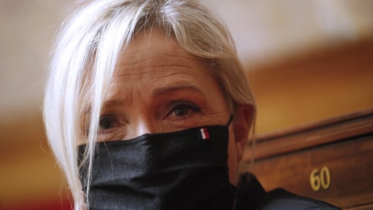Marine Le Pen acusou o governo francês de ser demasiado brando com o terrorismo
