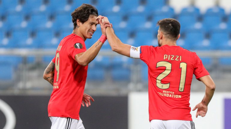Pizzi inaugurou o marcador na Polónia antes do hat-trick de Darwin Núñez na estreia em provas europeias