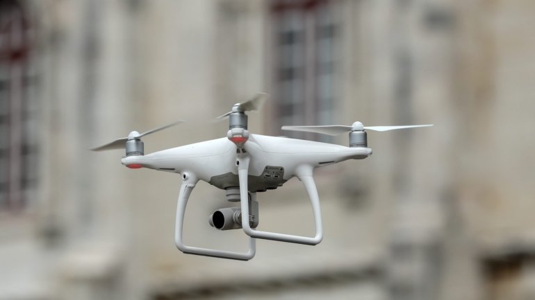 A polícia de Madrid já tinha recorrido a drones para impor restrições ao vírus em março, quando começou o confinamento nacional