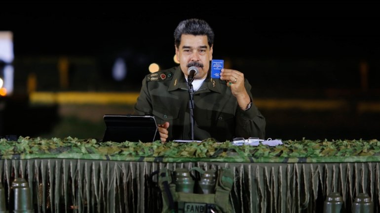 Nicolás Maduro negou afirmações de políticos norte-americanos de que a Venezuela teria comprado armamento ao Irão, admitindo, no entanto, que seria uma &quot;boa ideia&quot;