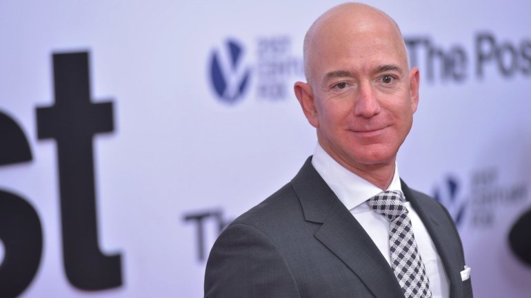 A Amazon, liderada por Jeff Bezos, registou vendas recordes e um aumento de quase 200% nos lucros