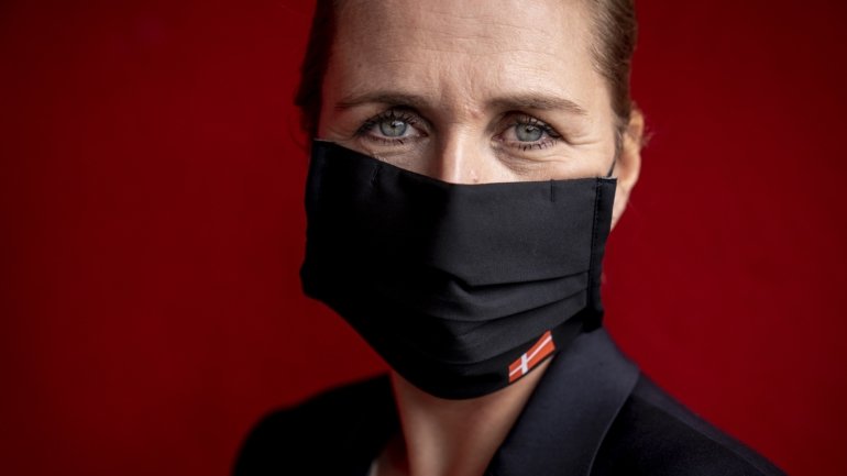 A primeira-ministra dinamarquesa, Mette Frederiksen, esteve em contacto com o ministro da Justiça infetado, mas não apresenta sintomas de Covid-19