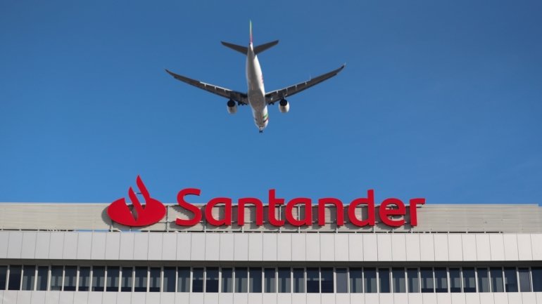 Pela positiva, o Santander realça a evolução dos depósitos, do crédito e da base de clientes