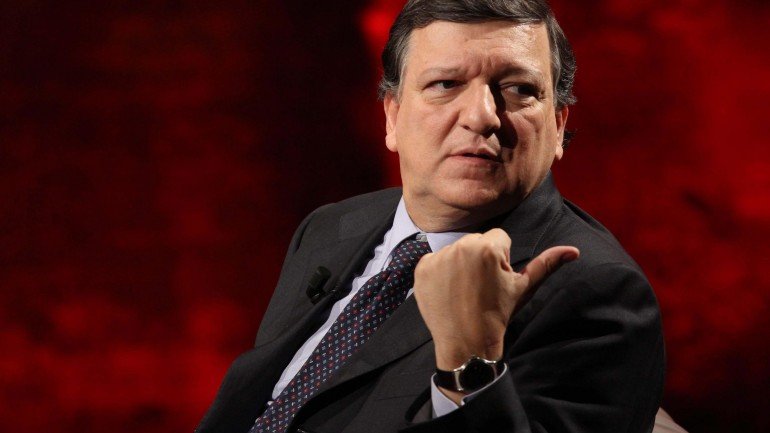 Juncker decidiu ainda pedir novos esclarecimentos a Durão Barroso sobre o seu novo trabalho