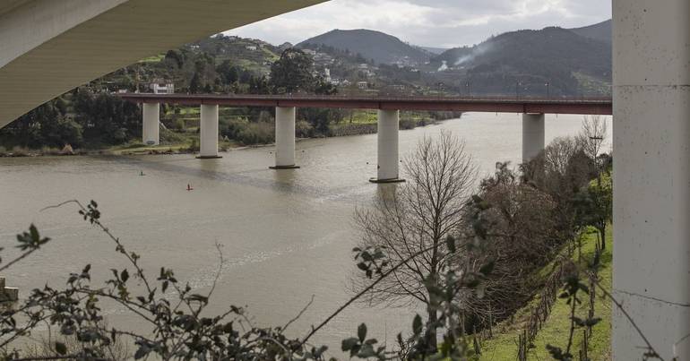 Penafiel. Um morto em despiste de carro que caiu no Douro