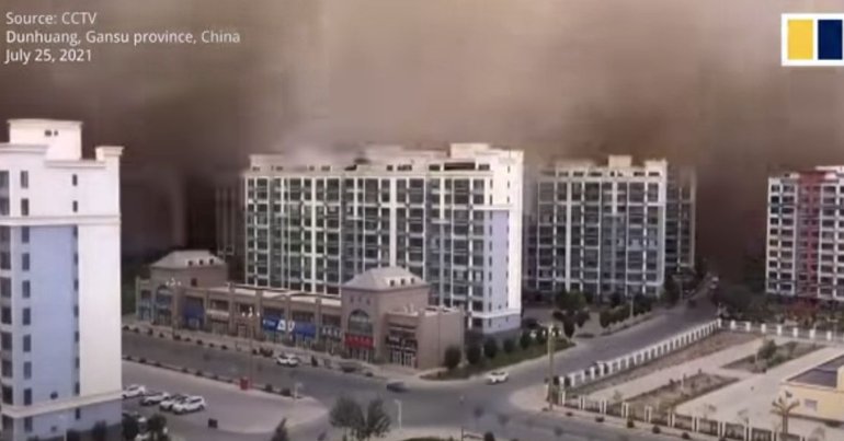 Tempestade de areia 'engole' cidade na China - Vimarsana News