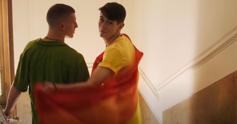 "Ciao, papà": o anúncio italiano que quer dar mais representatividade a casais LGBT - Vimarsana News