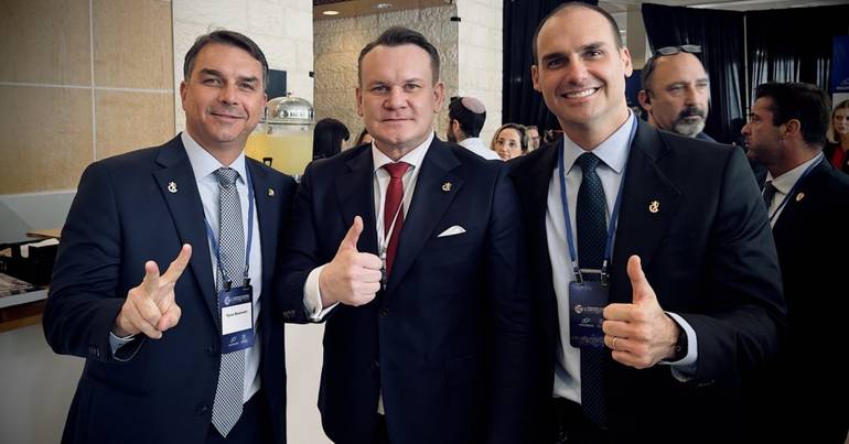 Eurodeputado polaco quer deportar apoiantes de Lula