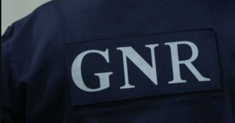 GNR detém 6 pessoas e apreende 4.000 litros de combustível