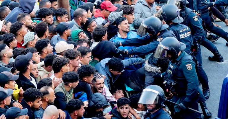Tribunal determina expulsão de doze migrantes em Ceuta