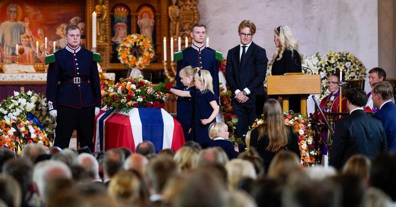 Princesa Astrid da Noruega foi sepultada esta terça-feira