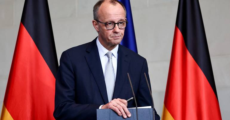 Merz prepara-se para novo combate pós-eleitoral Friedrich Merz continua a enfrentar uma taxa de reprovação acima dos 80