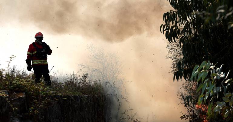 Fogo na Chamusca "prestes a entrar na fase de vigilância"
