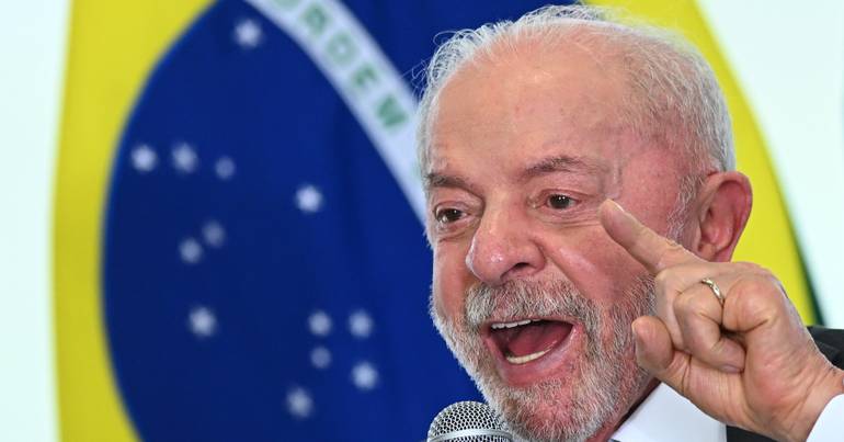 Lula. "Ouro deixou buracos no Brasil e templos em Portugal"