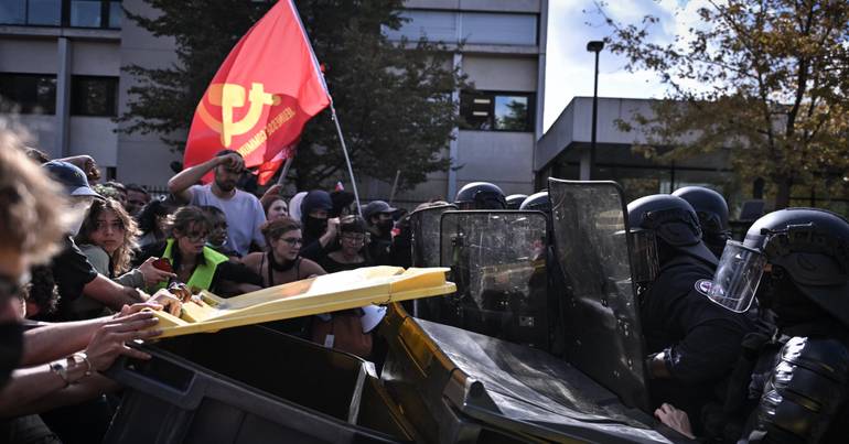 Governo francês extrema-esquerda de incitar violência