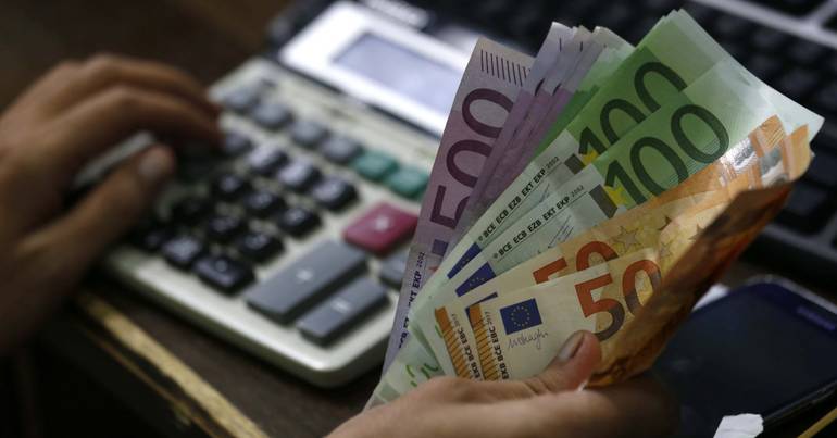UGT quer salário mínimo acima de mil euros em 2027