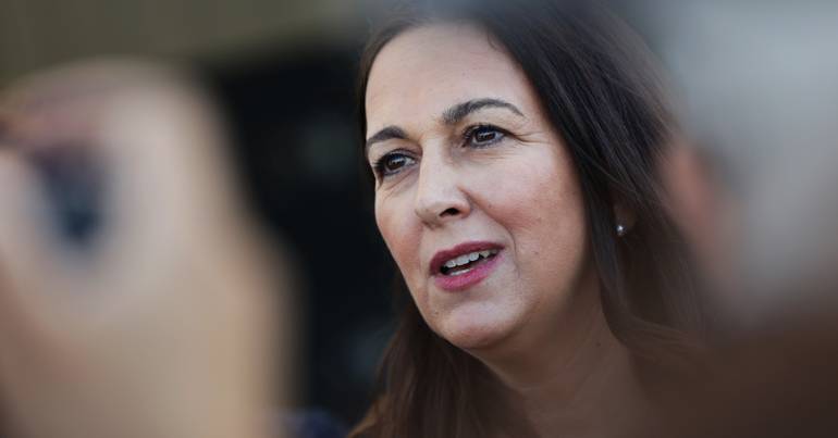 Caso das gémeas: ministra da Justiça pede "decisão rápida"