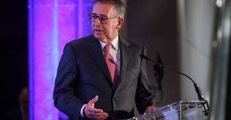 Seguro critica partidos pelo "passa-culpas" na habitação