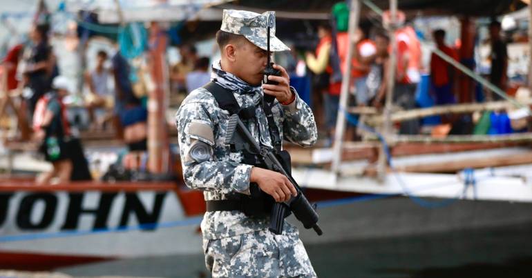 China mobiliza caças junto a atol disputado com as Filipinas