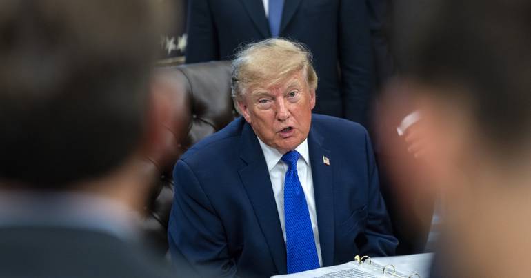 Trump revoga normas que protegem alunos LGBTI
