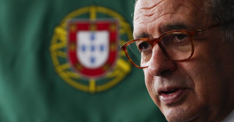 Seguro recebido pelo Papa Leão XIV na quinta-feira