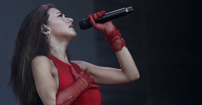 Beatriz Rosário estreia trilogia com fado moderno