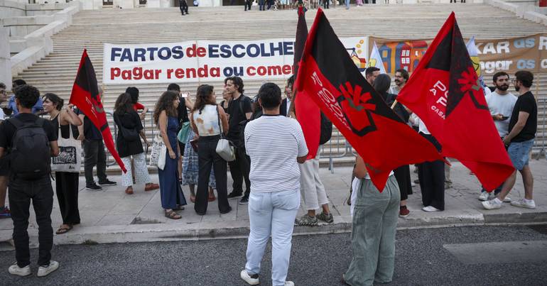Vigília no parlamento contra revisão da lei do arrendamento
