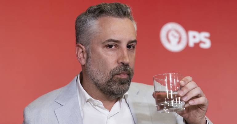 Pedro Nuno atira a Costa e ao "extremo-centro" de Carneiro