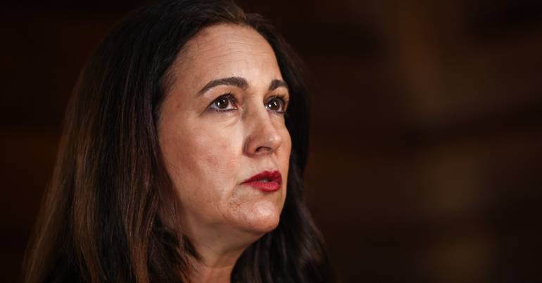 Buscas à PJ levam ministra ao parlamento