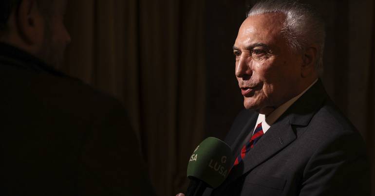 Temer anuncia que apoia Flávio Bolsonaro na segunda volta