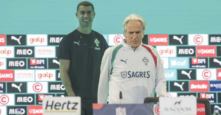 Ronaldo chegou de madrugada, Leão fica com o número 7