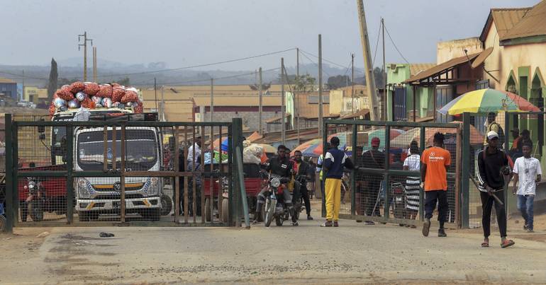 Angola quer facilitar circulação com países vizinhos