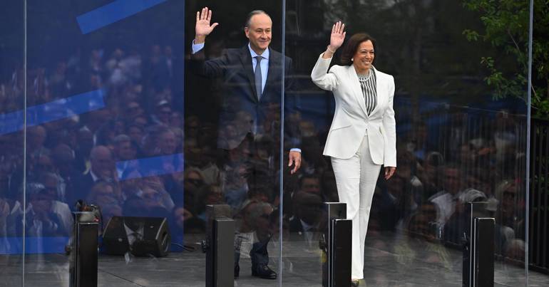 Kamala Harris na campanha para eleições intercalares