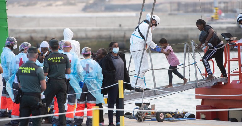 Seis crianças entre 108 migrantes africanos resgatados em Fuerteventura, Espanha - Vimarsana News
