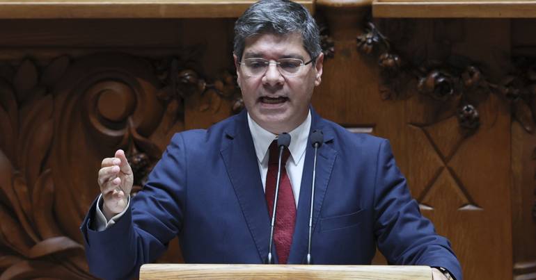 Brilhante Dias convicto de que Lacerda Sales está inocente
