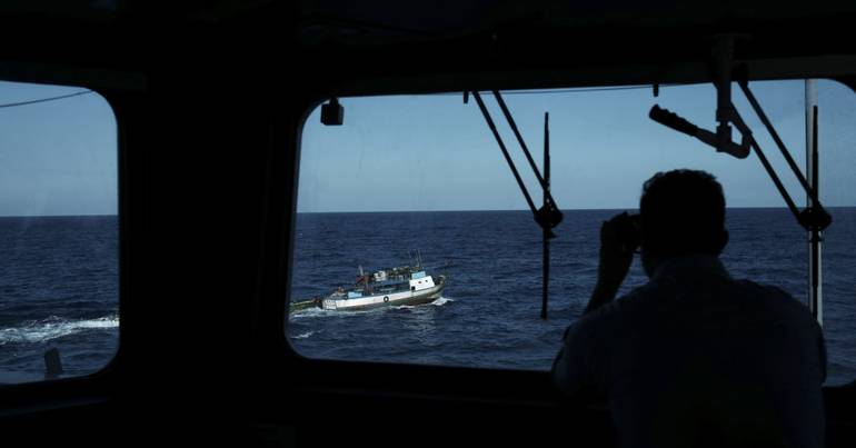 GNR apreende barco e 2.350 litros de gasolina no Algarve