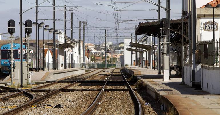 Algarve. Santos Pereira critica "comboios de terceiro mundo"