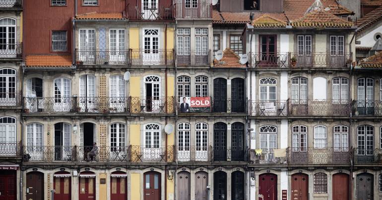Atelier que venceu concurso para 204 casas sem respostas