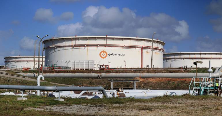 Governo quer reaver stocks de petróleo que foram para França