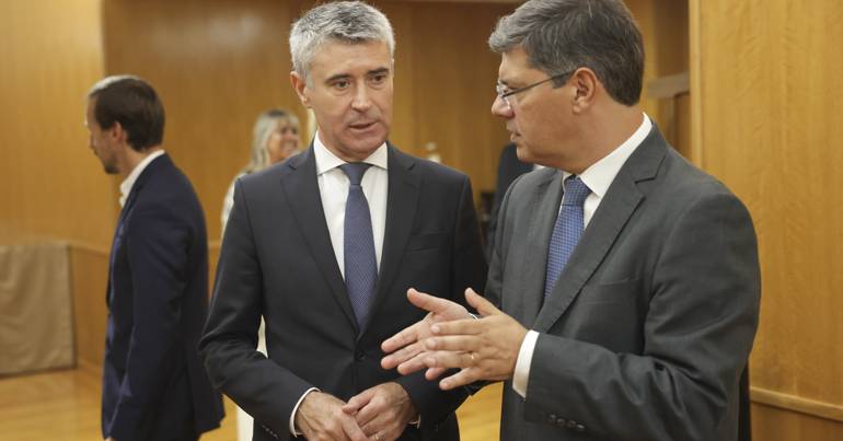 Caso das gémeas: Carneiro diz que PS não sai "beliscado"